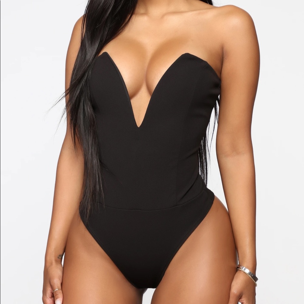 NWOT Fashion Nova black deep V body suit